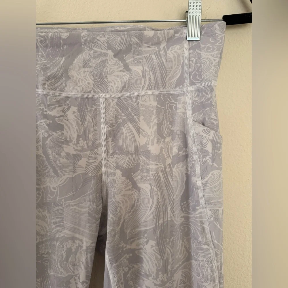 Lululemon White Patterned Fast and Free Crop Leggings - Picture 12 of 13